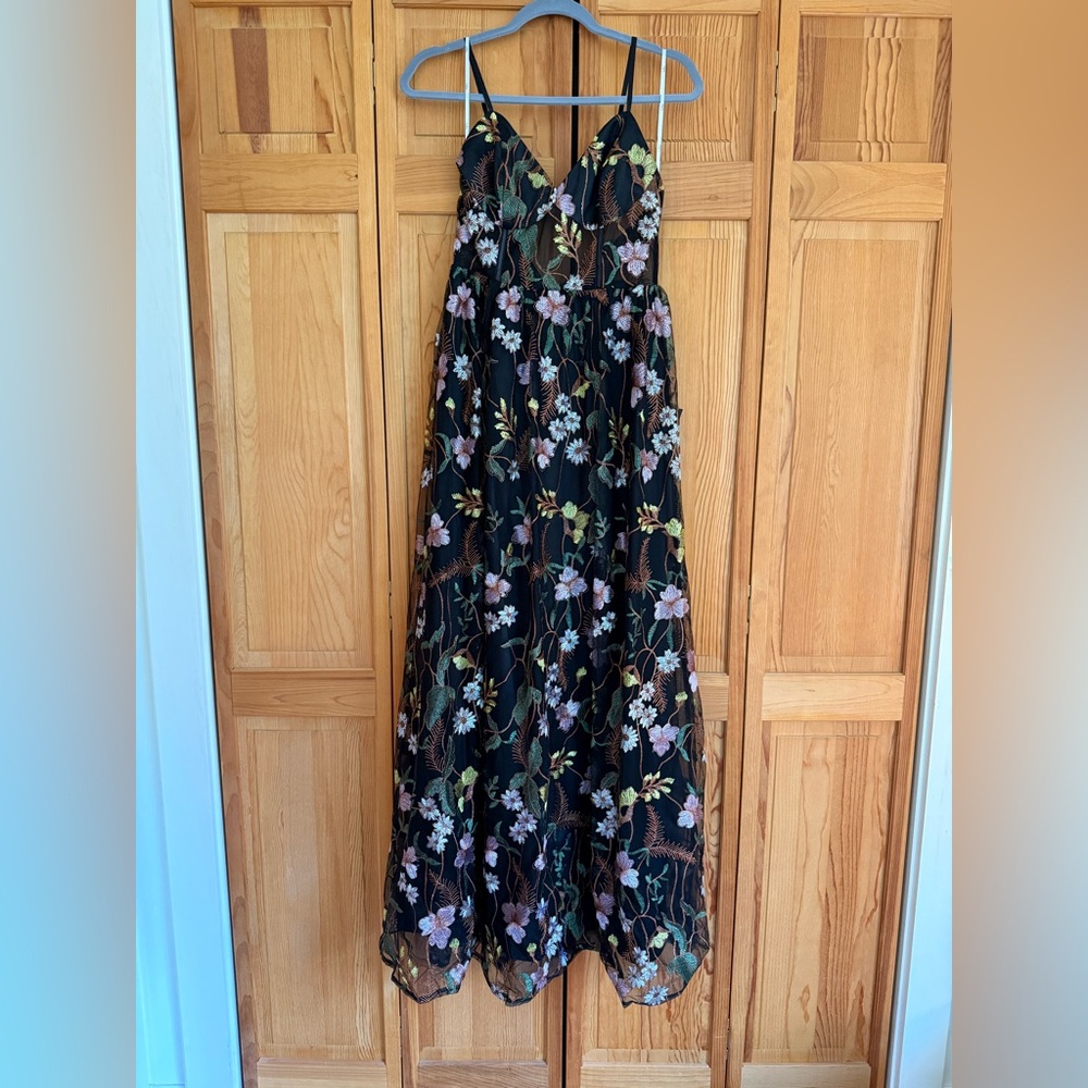 NWT Lulu’s Floral Embroidered Tulle Maxi Dress